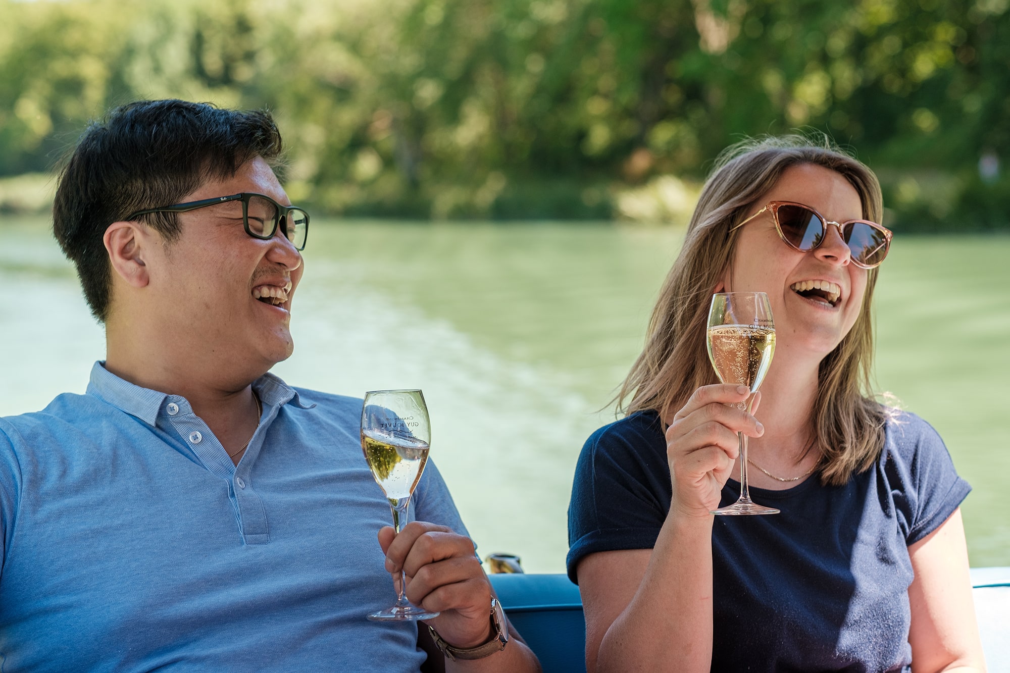 Couple savourant du champagne - Epernay Tourisme