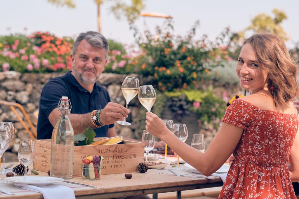 Couple qui trinque (Veuve Cliquot) - Epernay Tourisme