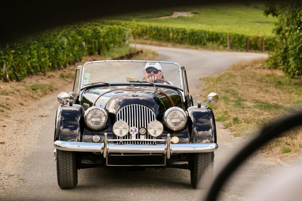 voiture de collection dans le vignoble champenois - Epernay tourisme