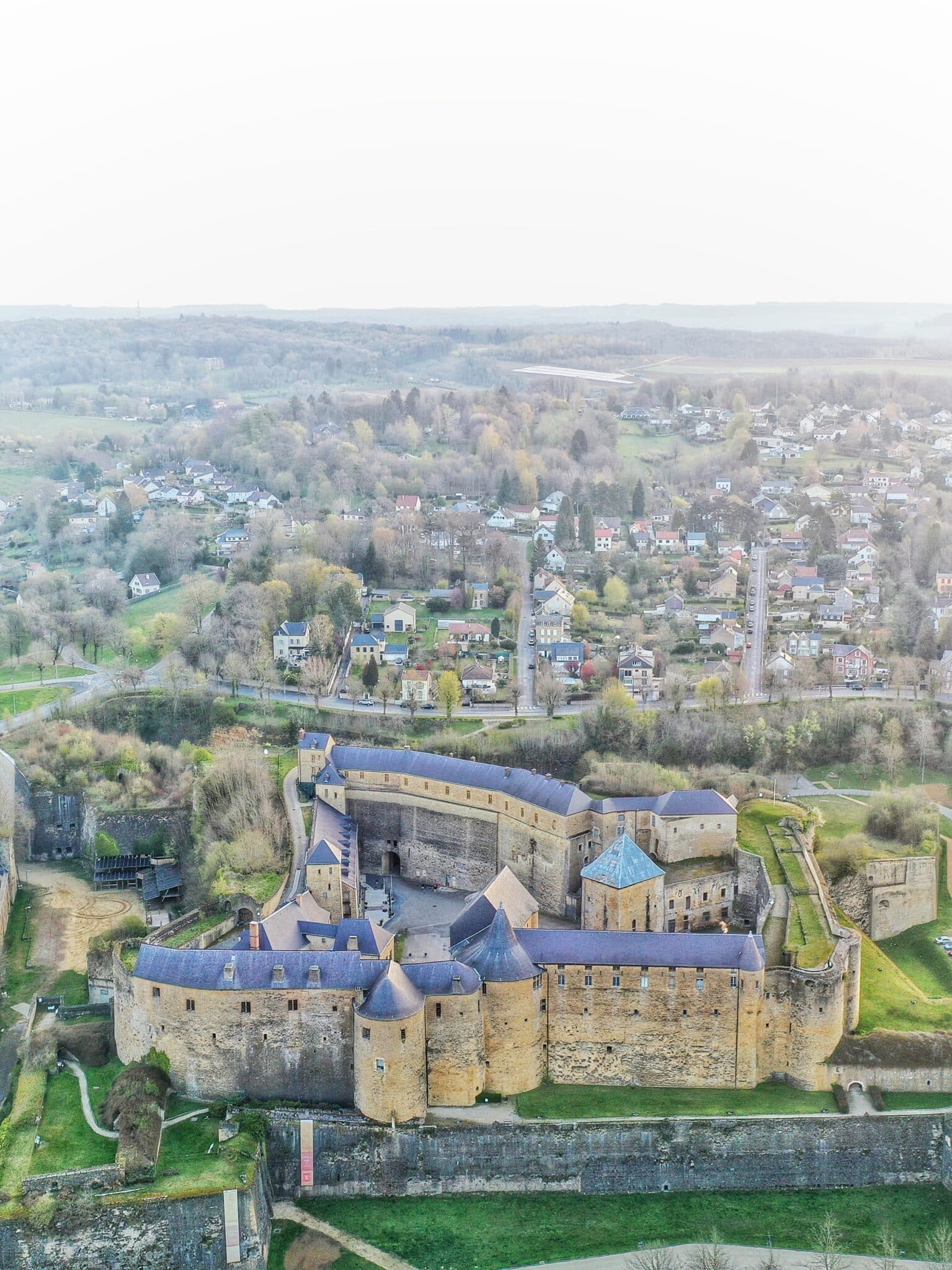 Sedan et son incontournable château fort, le plus grand d’Europe
